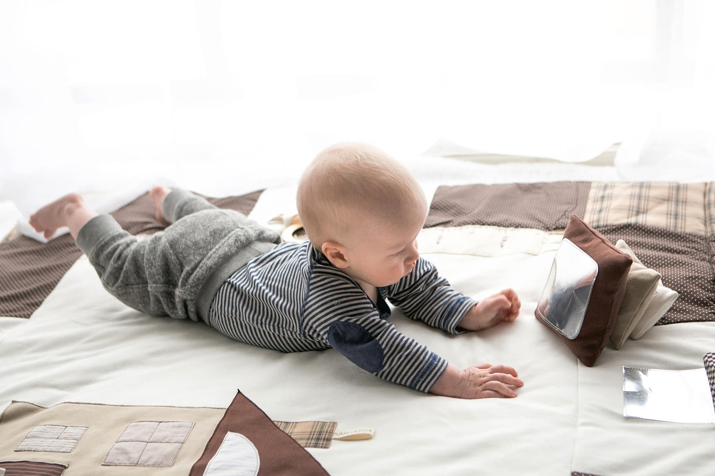 Babyleksak i textil "Kuddhög"