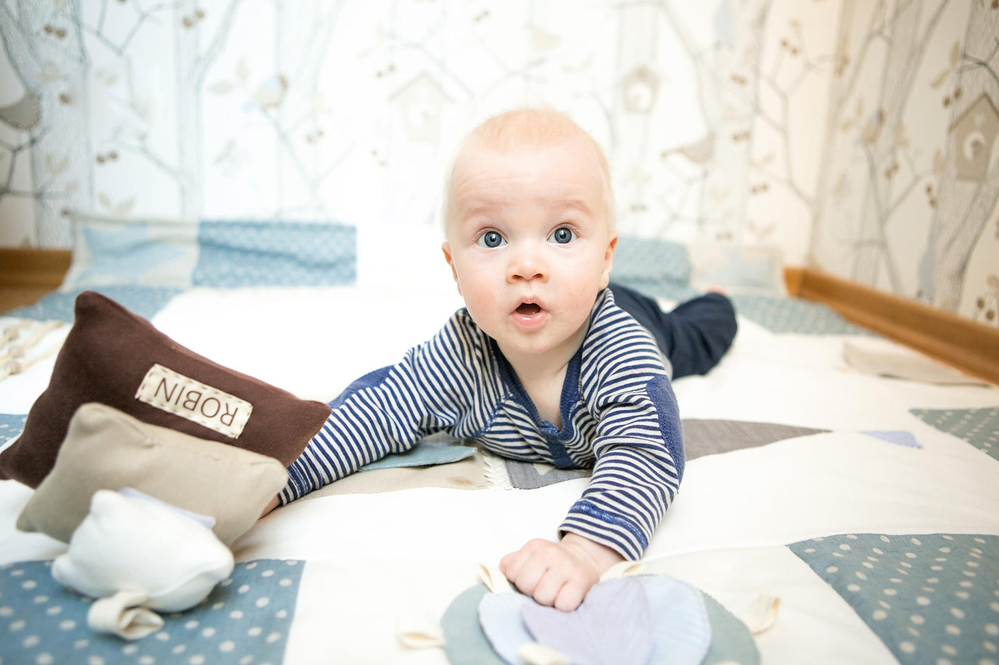 Babyleksak i textil "Kuddhög"