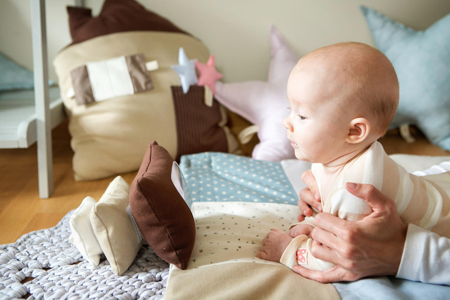 Babyleksak i textil "Kuddhög"