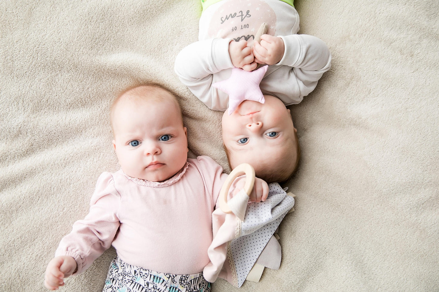 Presentpaket för bebis: Mysig filt och en magisk stav